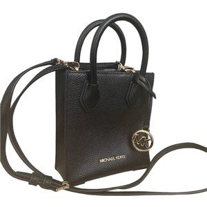 MICHAEL KORS OUTLET
Mercer Extra-Small Pebbled
Leather Crossbody Bag in black